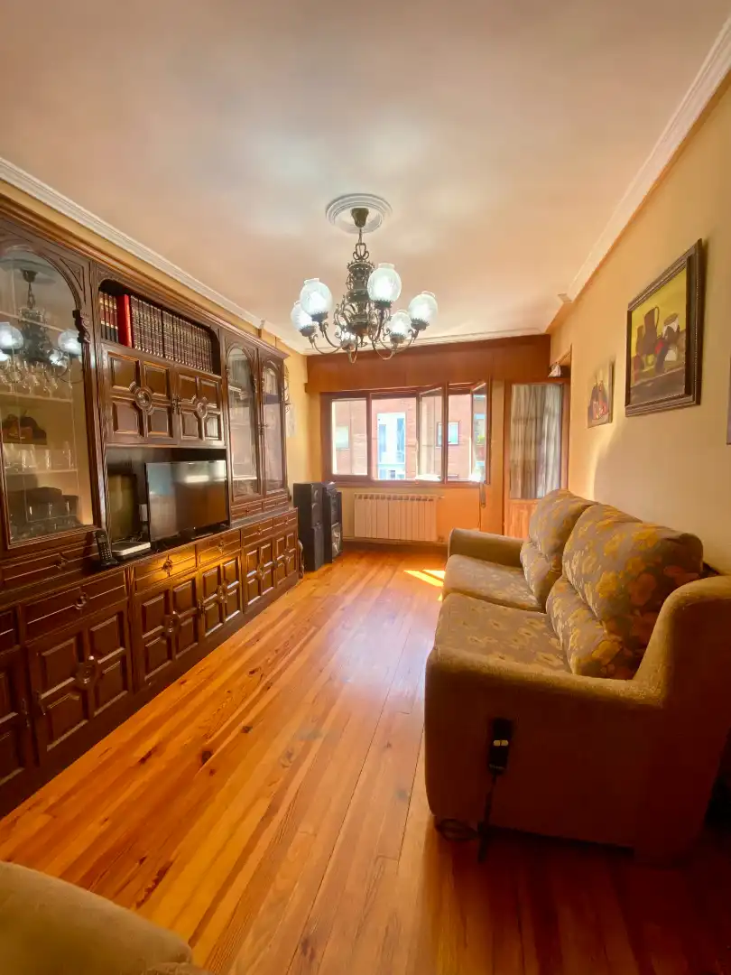 Sala de estar de Piso en venta en Aretxabaleta con Trastero, Amueblado y Balcón