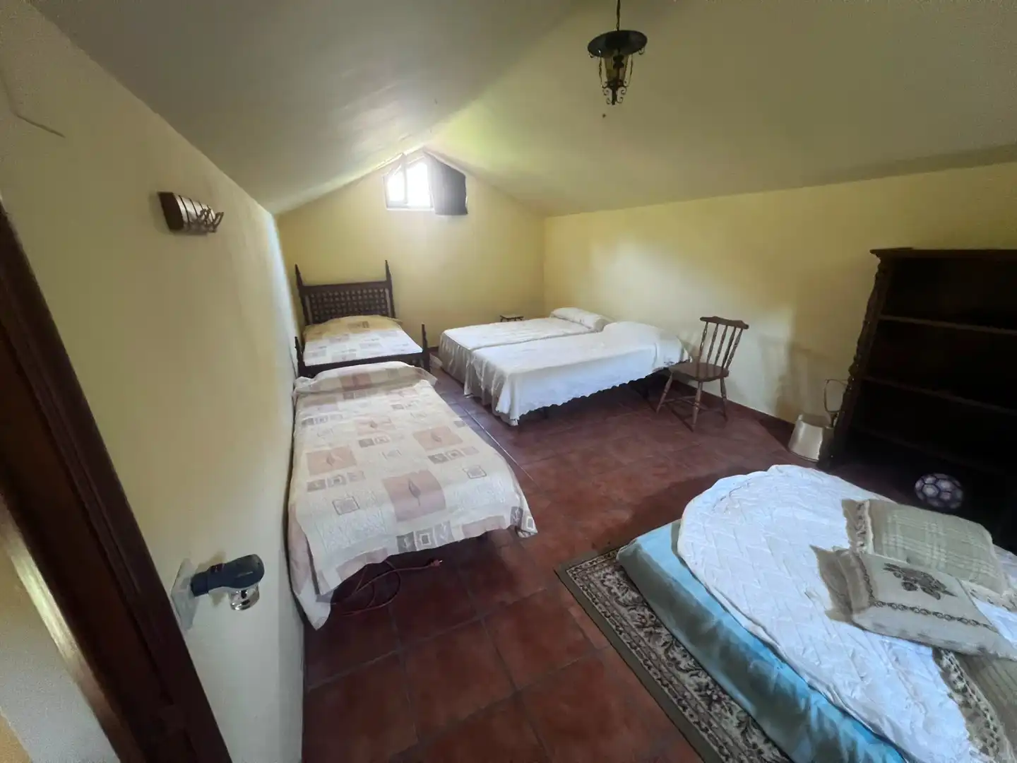 Dormitori de Casa o xalet en venda en Oseja de Sajambre amb Calefacció, Jardí privat i Parquet