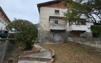 Vista exterior de Casa adosada en venda en Laudio / Llodio amb Calefacció, Terrassa i Traster