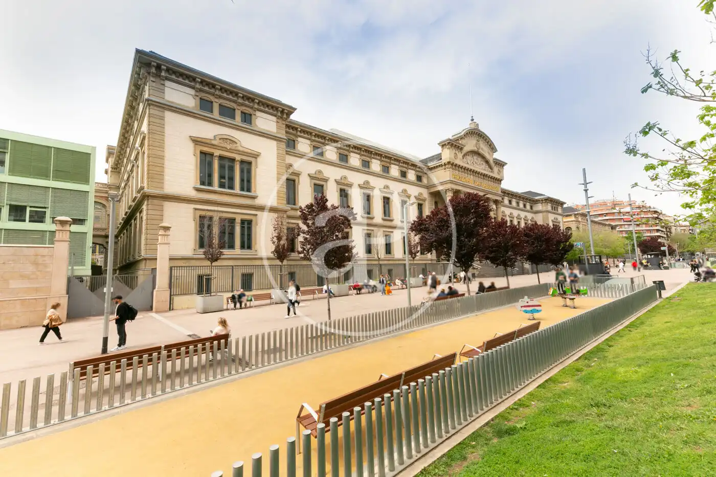 Außenansicht von Wohnung zum Verkauf in Barcelona mit Klimaanlage, Heizung und Möbliert