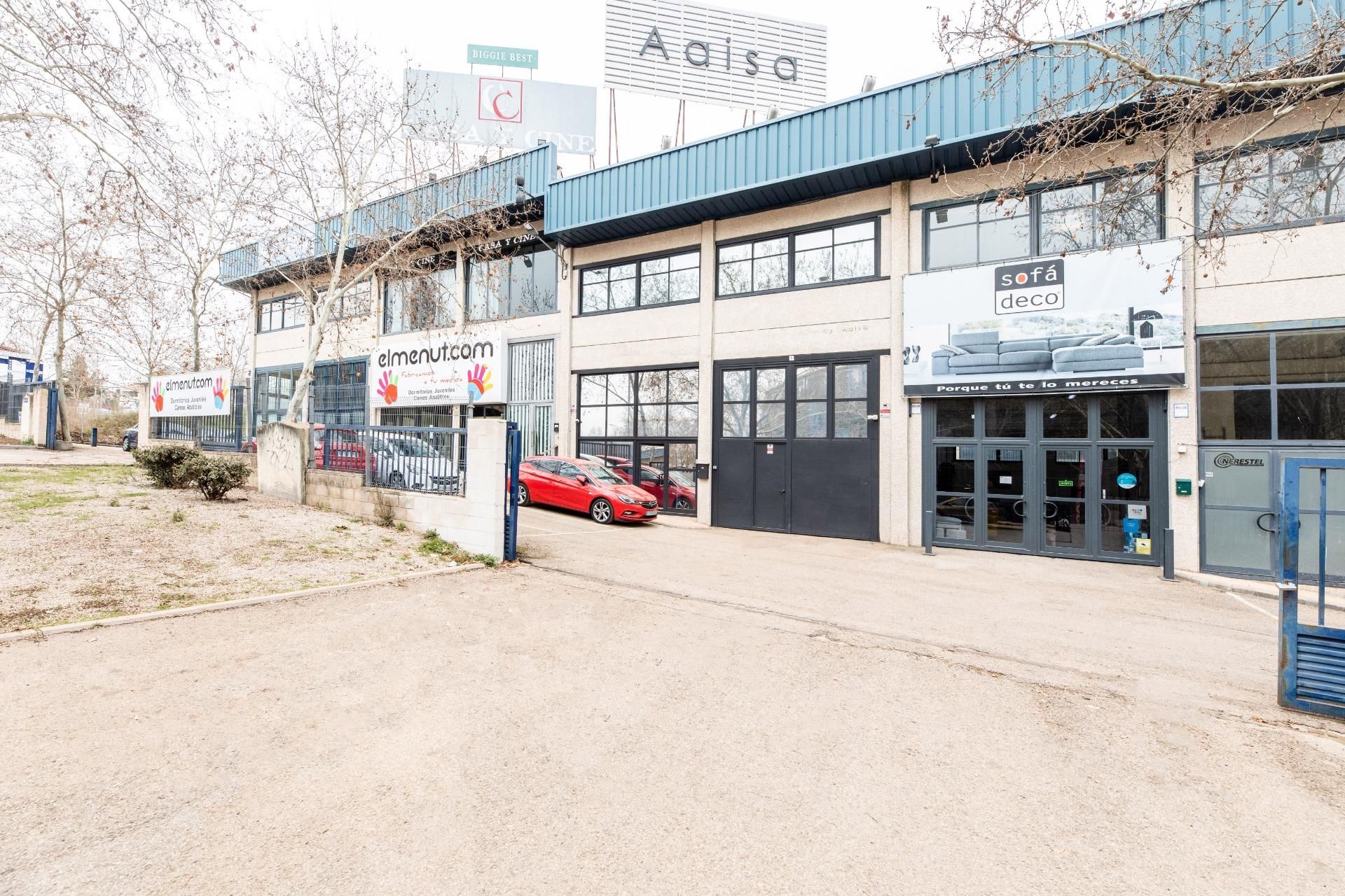 Vista exterior de Nave industrial en venta en San Sebastián de los Reyes