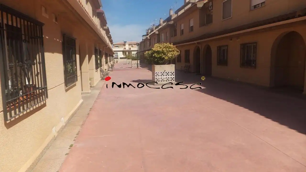 Casa adosada de alquiler en Calle ALAMO BLANCO, 1, Ogíjares