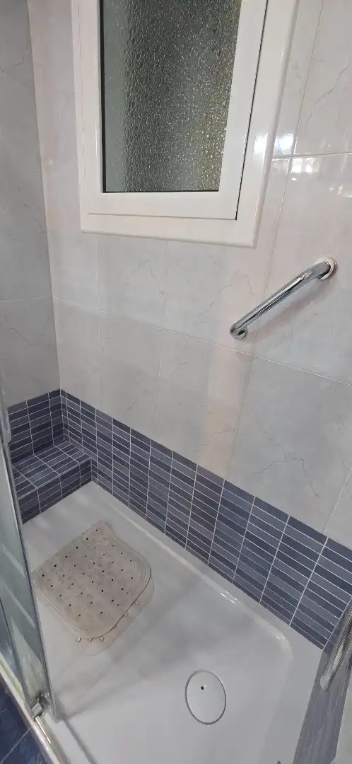 Baño de Piso en venta en Santa Coloma de Gramenet con Aire acondicionado, Calefacción y Horno