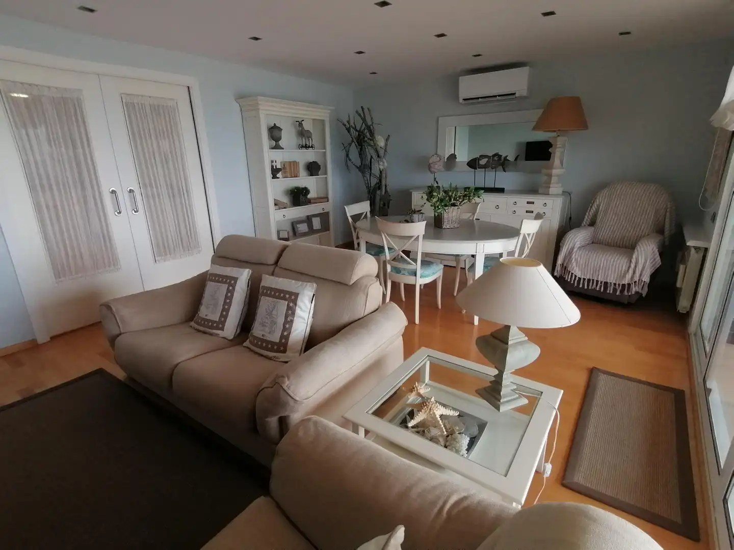 Sala de estar de Piso en venta en Calafell con Aire acondicionado, Calefacción y Parquet