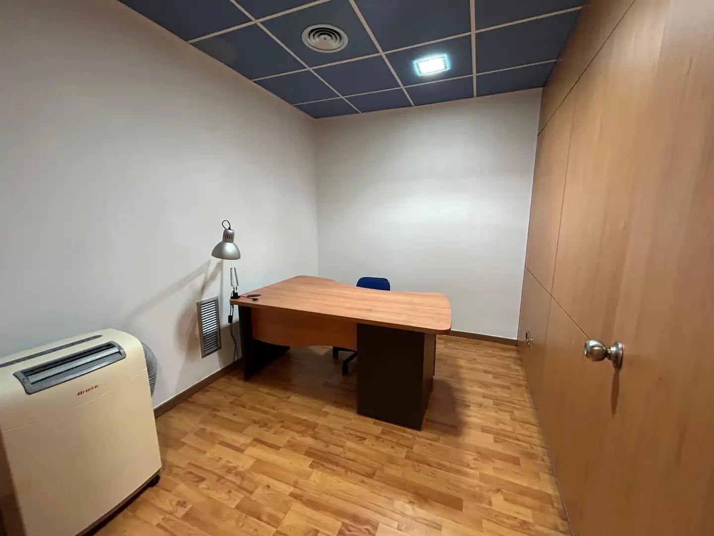 Local comercial de lloguer a Carrer de la Bruguera, imagen 4