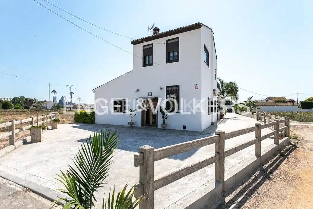 Vista exterior de Casa o chalet en venta en Valencia con Aire acondicionado, Calefacción y Jardín privado