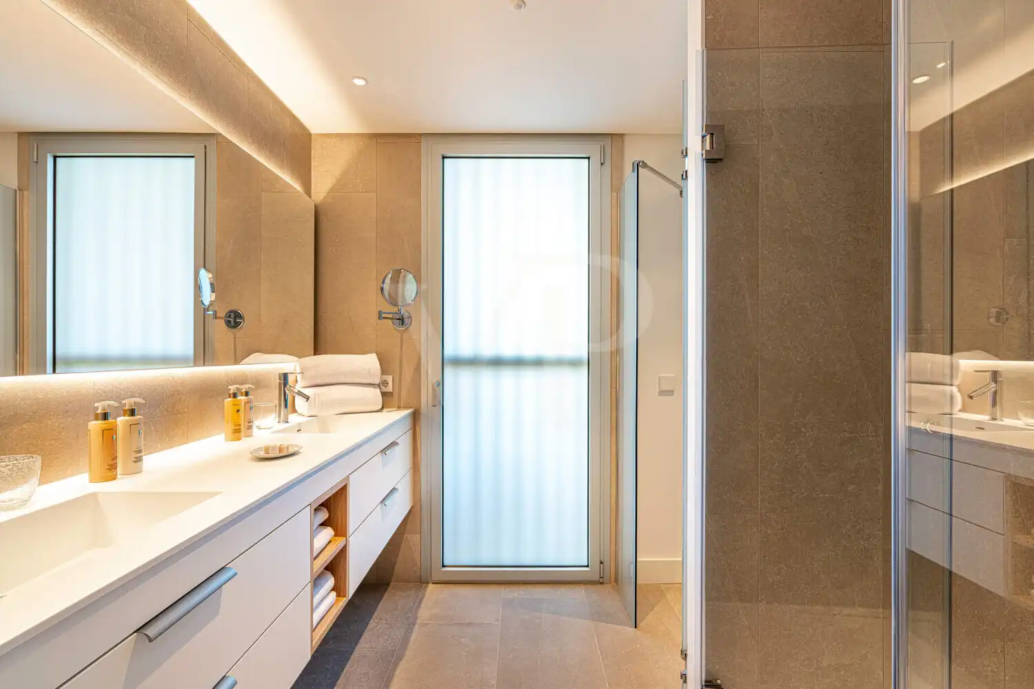 Badezimmer von Dachboden zum Verkauf in Guía de Isora mit Klimaanlage, Terrasse und Balkon