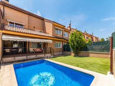 Maison mitoyenne avec balcon à vendre à Calle de Comillas 106