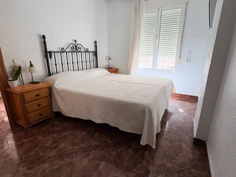 Habitación de Piso en venta en Torrevieja con Aire acondicionado, Terraza y Balcón