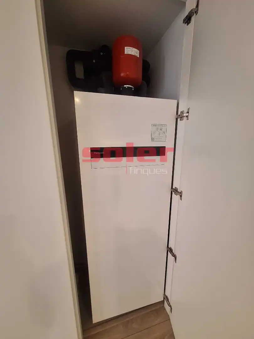 Wohnung zur Miete in Rubí mit Klimaanlage, Heizung und Terrasse