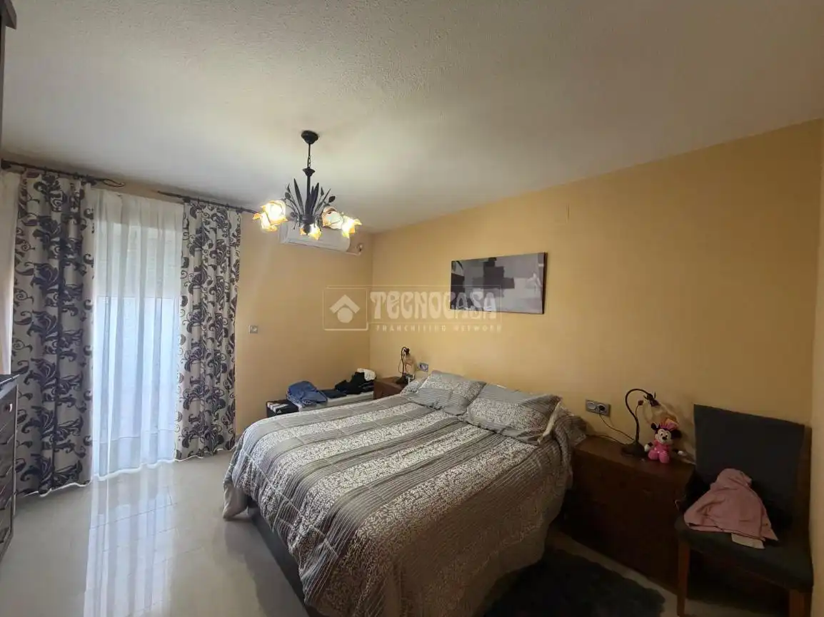 Dormitori de Casa adosada en venda en Mengíbar amb Aire condicionat i Calefacció