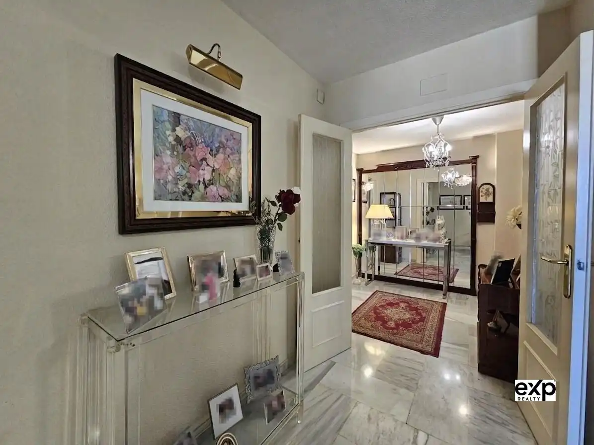 Flat for sale in Fuengirola  with Air Conditioner, Swimming Pool and Furnished