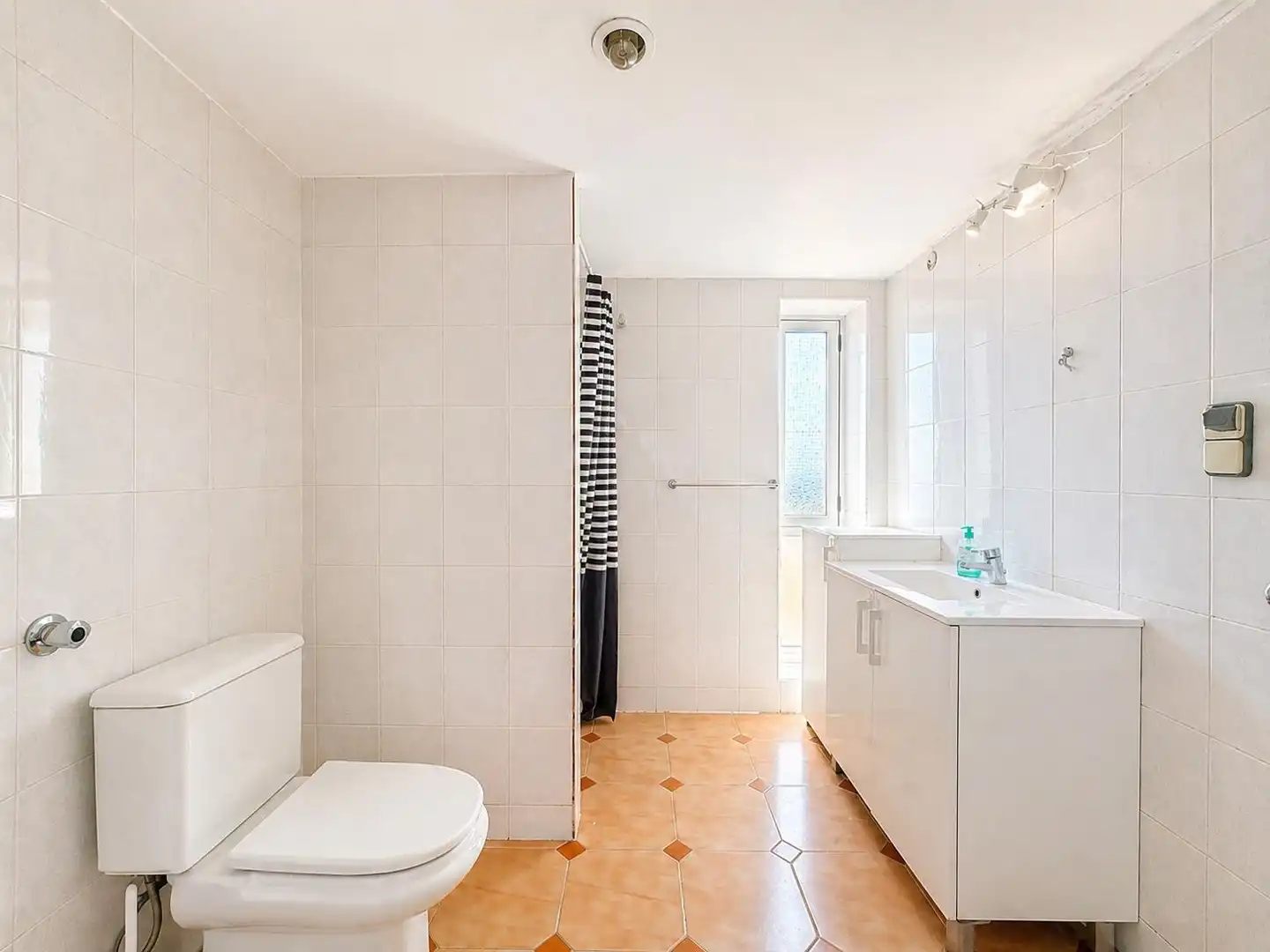 Bathroom of Flat for sale in Sant Pere de Ribes  with Air Conditioner, Heating and Private garden