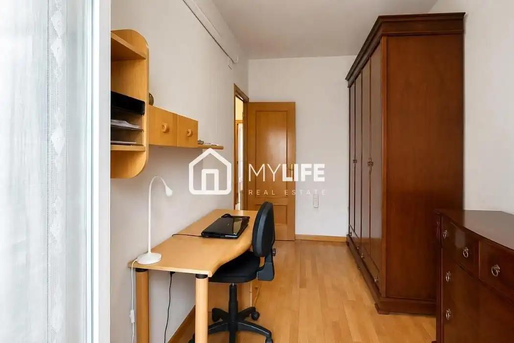 Bedroom of Attic for sale in Barcelona  with Air Conditioner, Heating and Parquet flooring