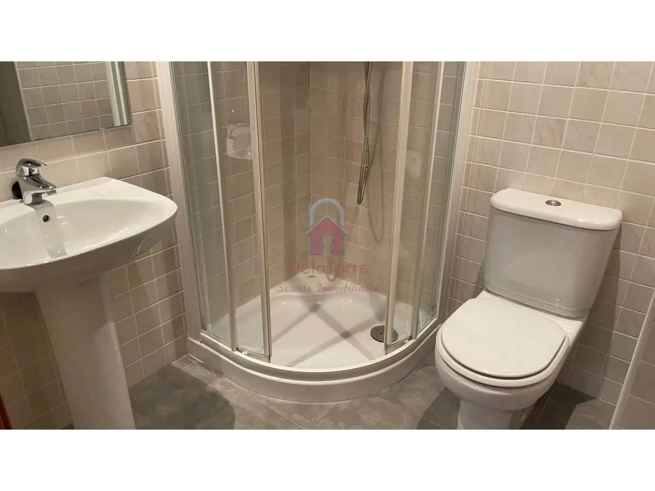 Bathroom of Flat for sale in Terrassa  with Air Conditioner, Heating and Parquet flooring