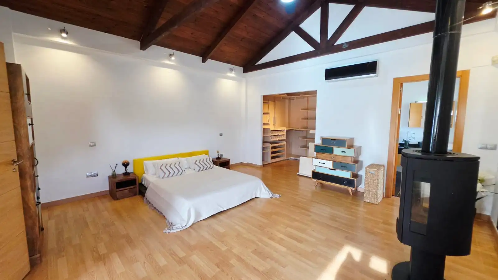 Dormitori de Casa o xalet en venda en Fuengirola amb Aire condicionat, Jardí privat i Terrassa