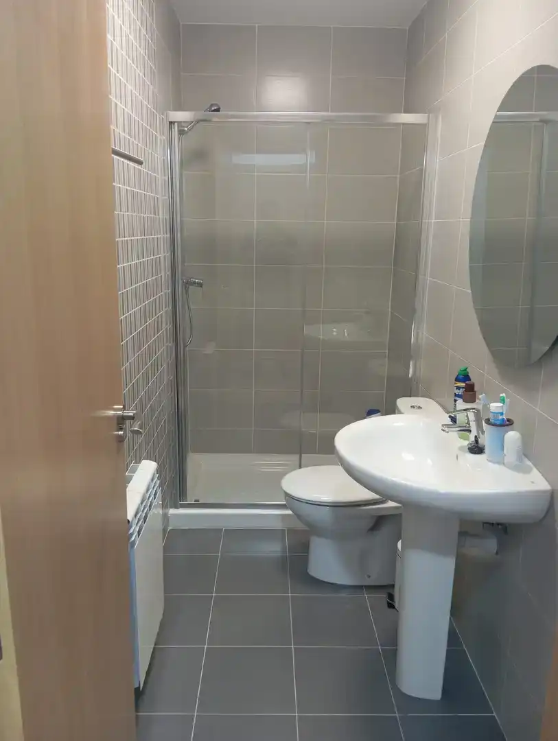 Badezimmer von Erdgeschoss zur Miete in Villamediana de Iregua mit Möbliert und Balkon