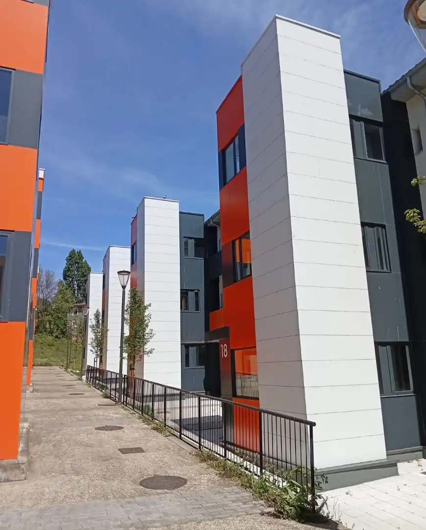 Vista exterior de Piso en venta en Gijón  con Parquet