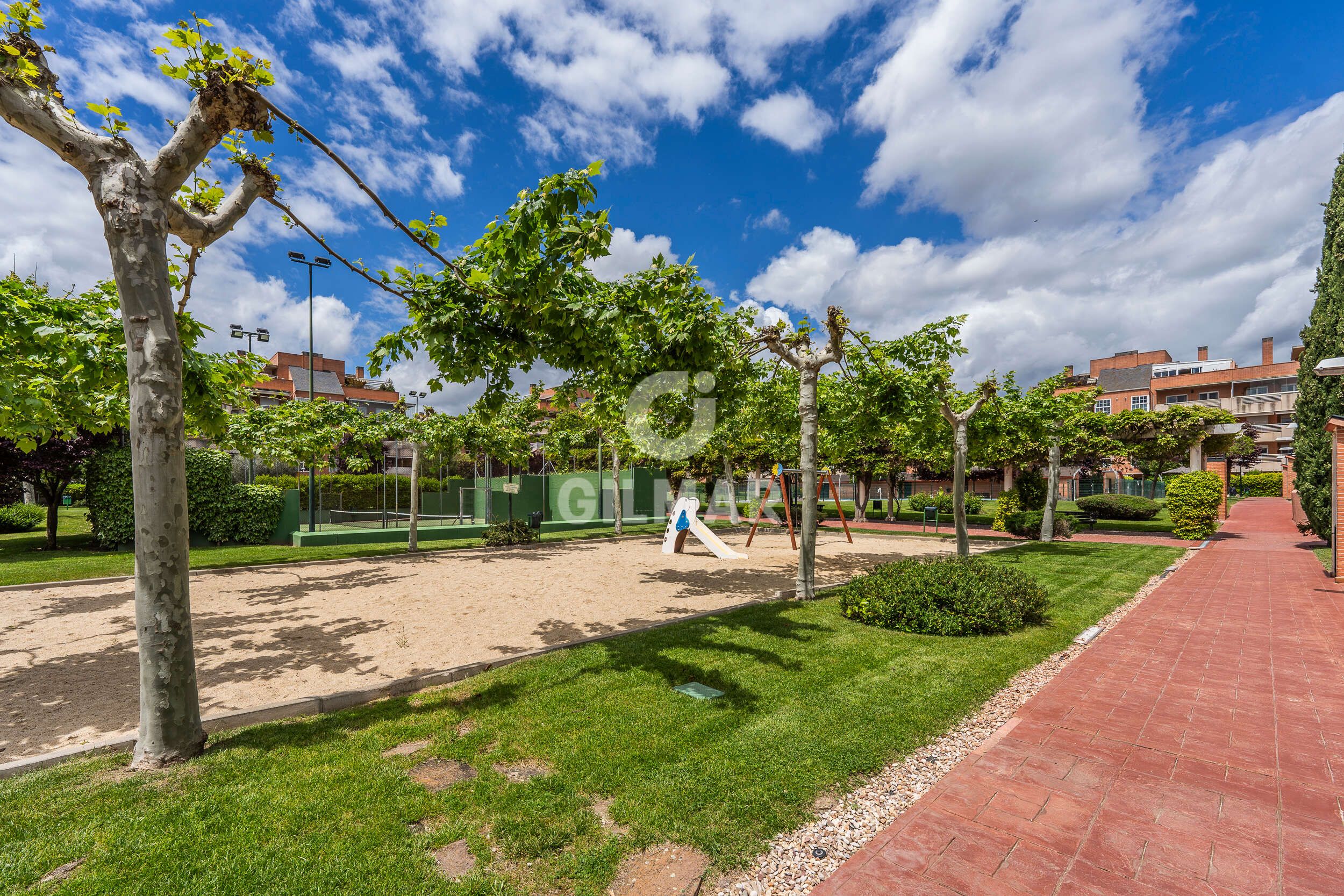 Jardí de Planta baixa en venda en Pozuelo de Alarcón amb Terrassa, Traster i Piscina