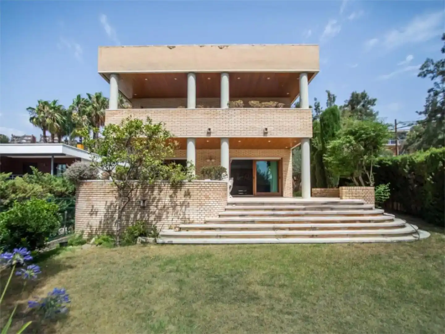 Vista exterior de Casa o xalet en venda en Esplugues de Llobregat