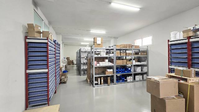 Local comercial en Venta en Carrer d'Alemanya en Montigalà