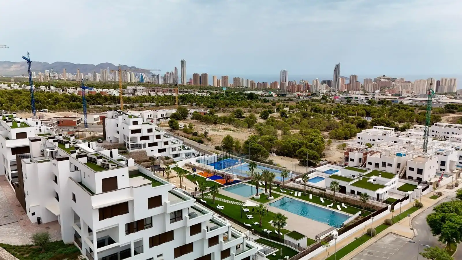 Vista exterior de Apartament de lloguer en Finestrat amb Aire condicionat, Jardí privat i Terrassa