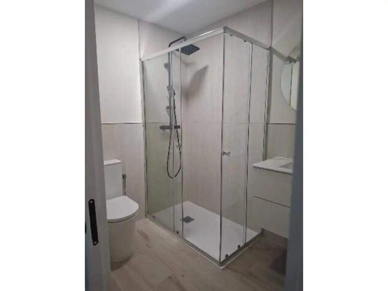 Baño de Piso en venta en Santa Coloma de Gramenet con Parquet