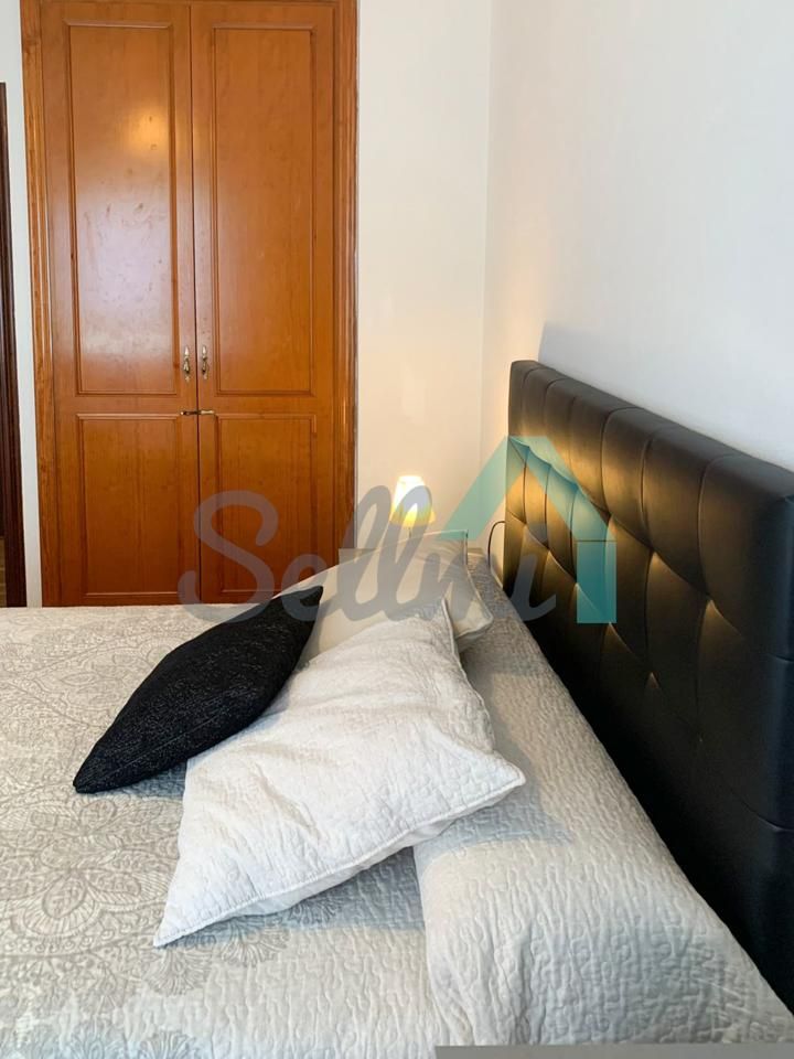 Bedroom of Flat to share in Oviedo   with Heating, Parquet flooring and Furnished