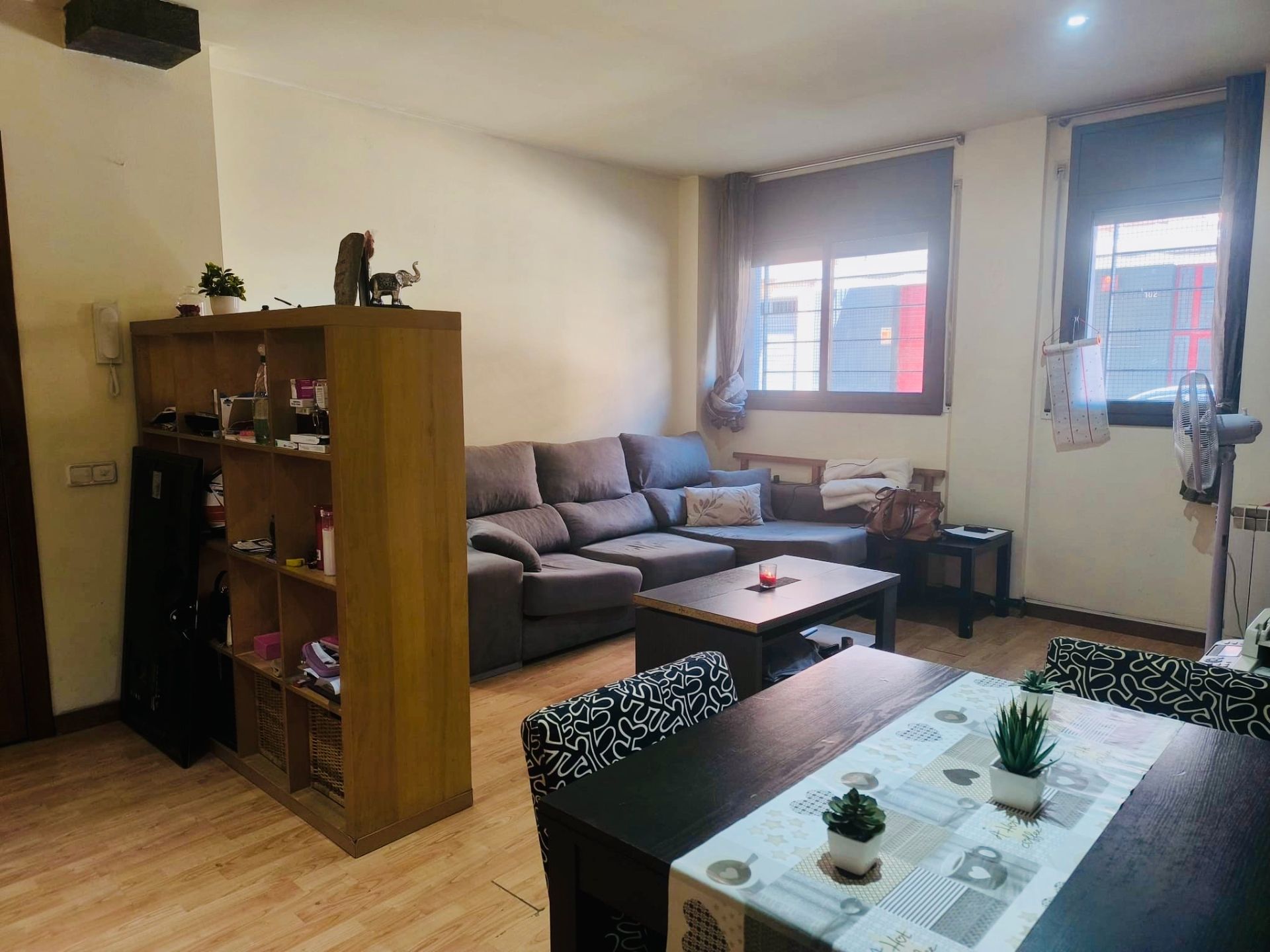 Sala d'estar de Apartament en venda en Terrassa amb Calefacció, Parquet i Moblat