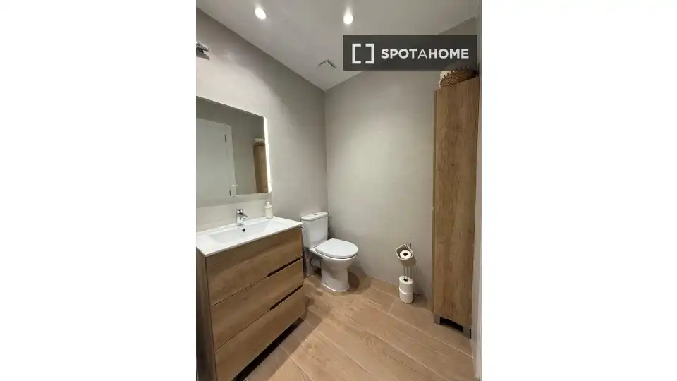 Baño de Piso de alquiler en Paterna con Aire acondicionado, Calefacción y Amueblado