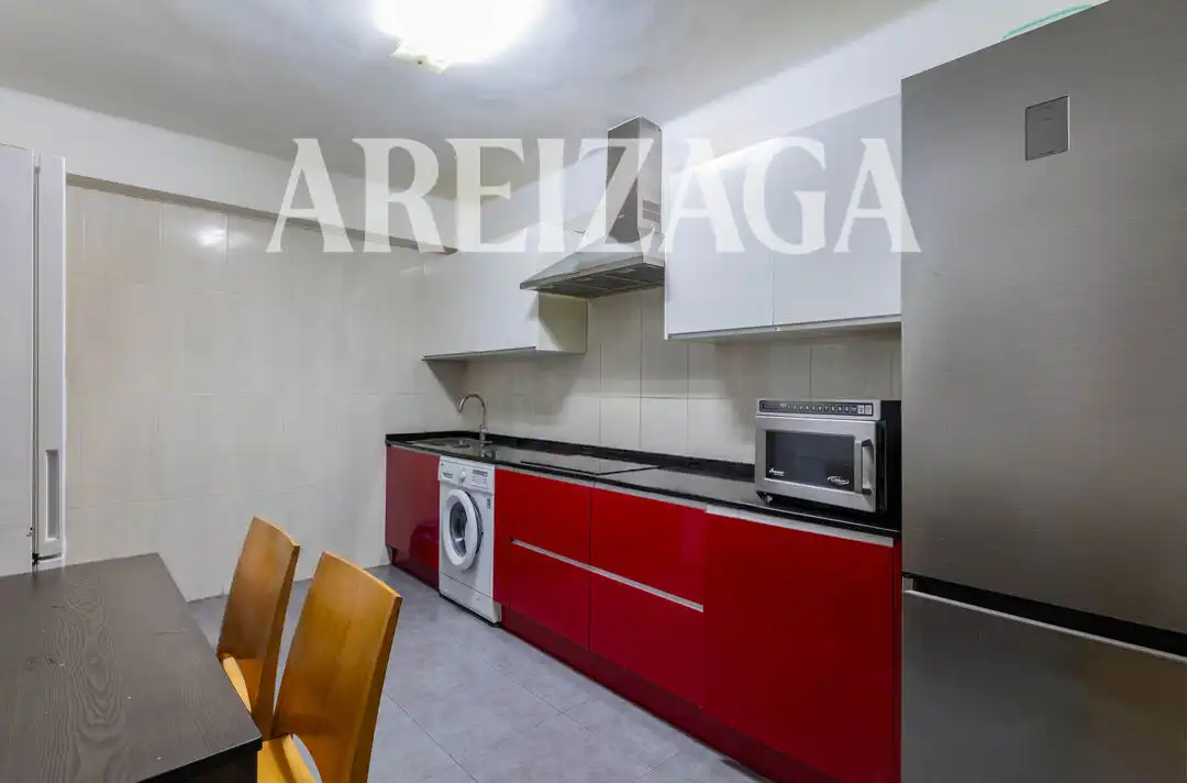 Cuina de Pis en venda en Donostia - San Sebastián  amb Calefacció i Balcó