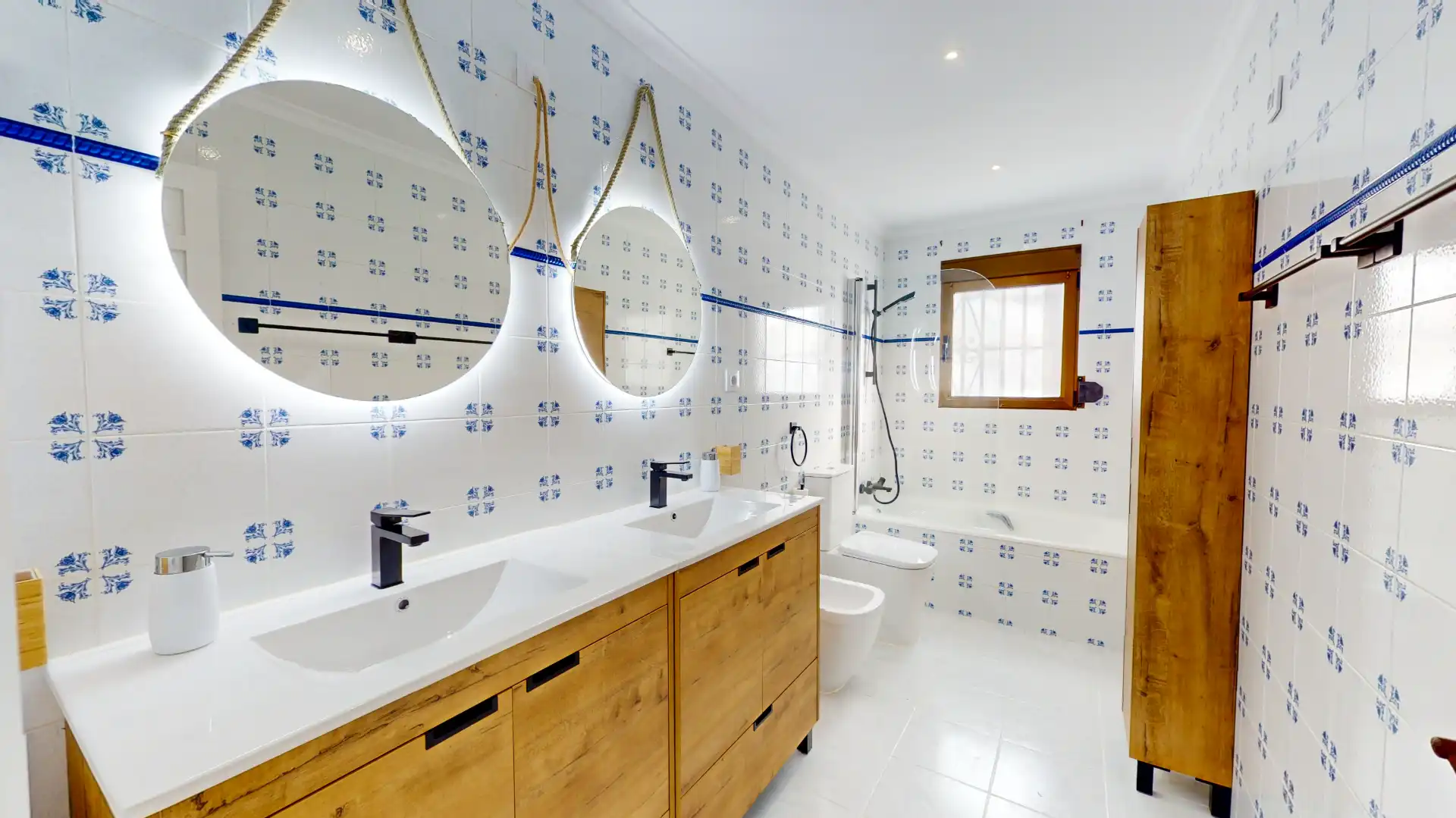 Baño de Casa o chalet de alquiler en Dénia con Aire acondicionado, Calefacción y Terraza