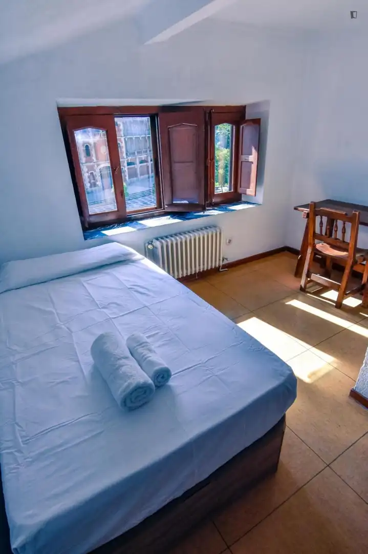 Room in Capuchinos - Glorieta - Ciudad Jardín