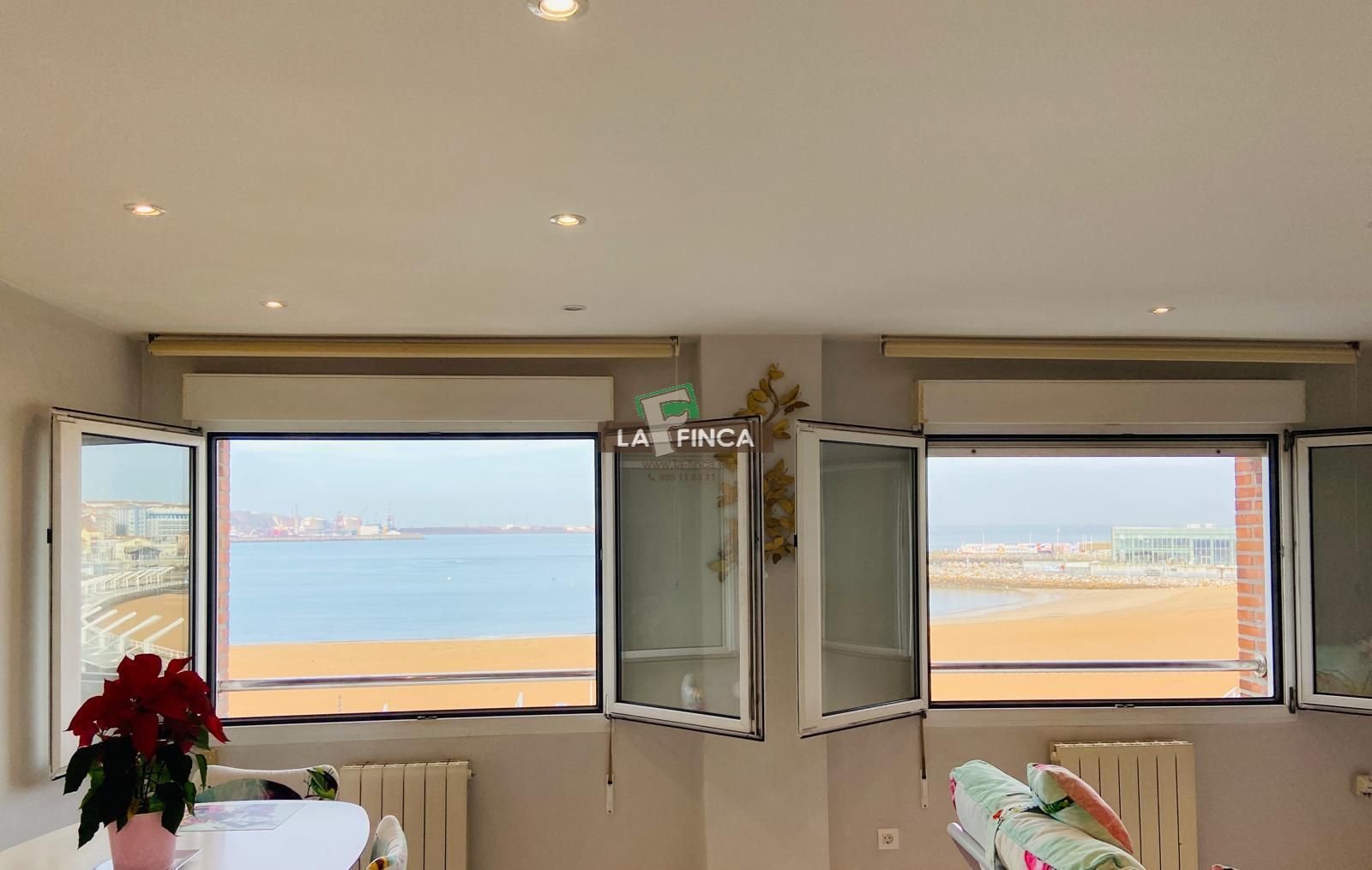 Dormitori de Pis en venda en Gijón  amb Calefacció, Traster i Moblat