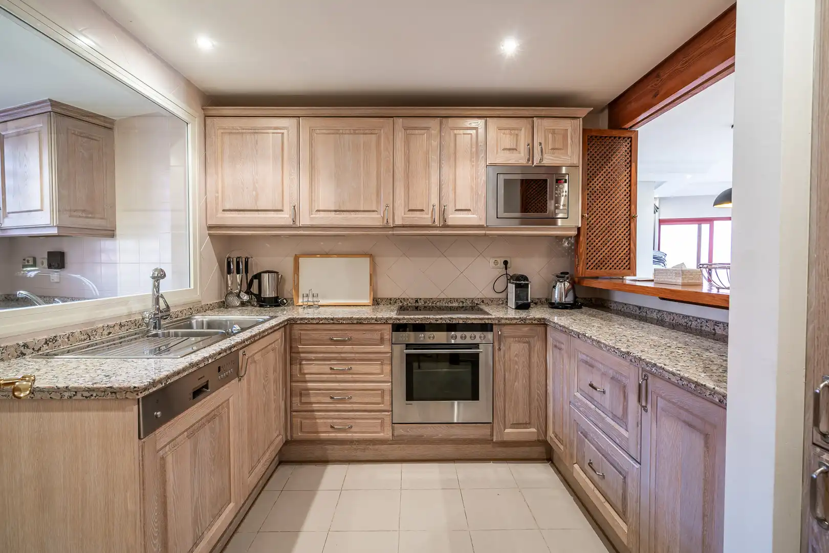 Cocina de Planta baja de alquiler en Estepona con Aire acondicionado, Terraza y Piscina