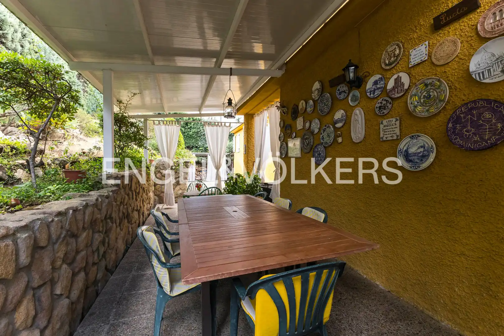 Terrassa de Casa o xalet en venda en Tres Cantos amb Calefacció, Jardí privat i Parquet