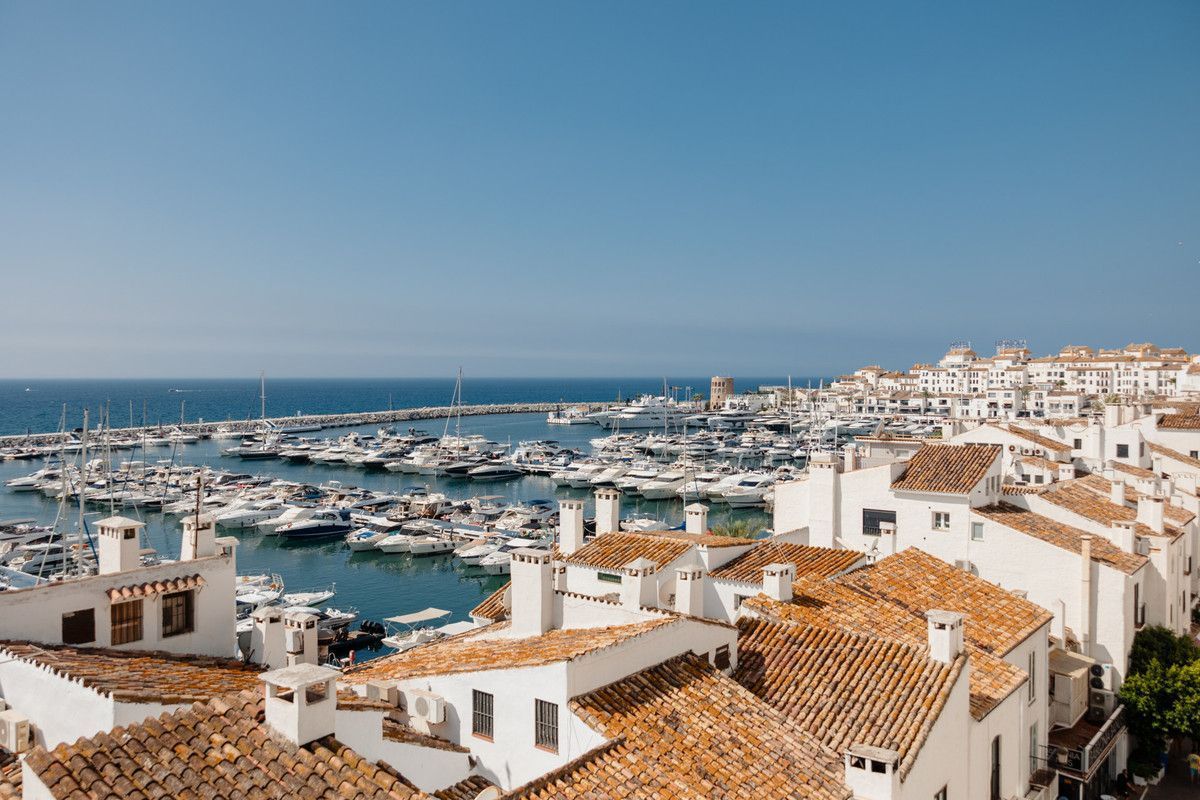 Apartment to rent in Puerto Banús, Nueva Andalucía