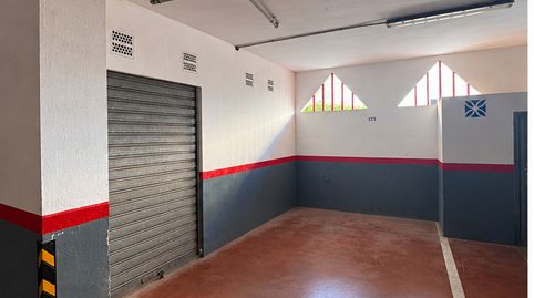 Foto 3 de Garaje en venta en Plaza Moreno Villa, Parque Ayala - Jardín de la Abadía - Huelín, Málaga Capital
