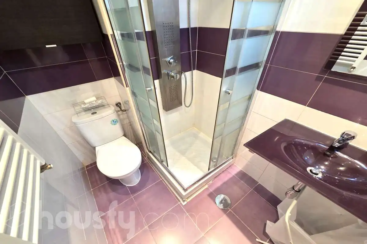 Badezimmer von Wohnung zur Miete in Madrid mit Klimaanlage, Heizung und Möbliert