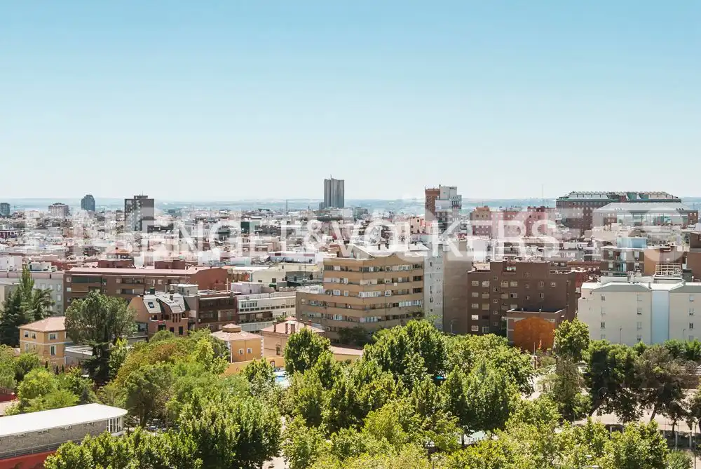 Außenansicht von Wohnung zum Verkauf in Madrid mit Klimaanlage, Heizung und Abstellraum