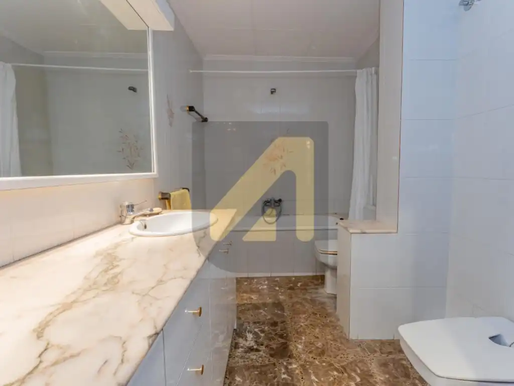 Bany de Apartament en venda en L'Hospitalet de Llobregat
