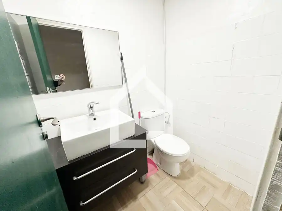 Baño de Local en venta en San Vicente del Raspeig / Sant Vicent del Raspeig con Parquet