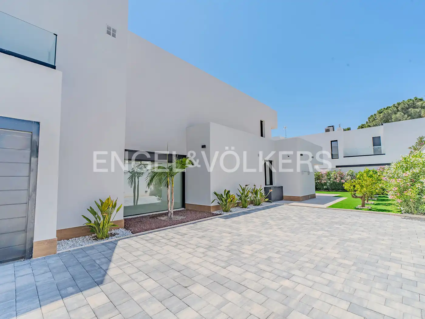 Vista exterior de Casa o xalet en venda en Alicante / Alacant amb Aire condicionat, Calefacció i Jardí privat