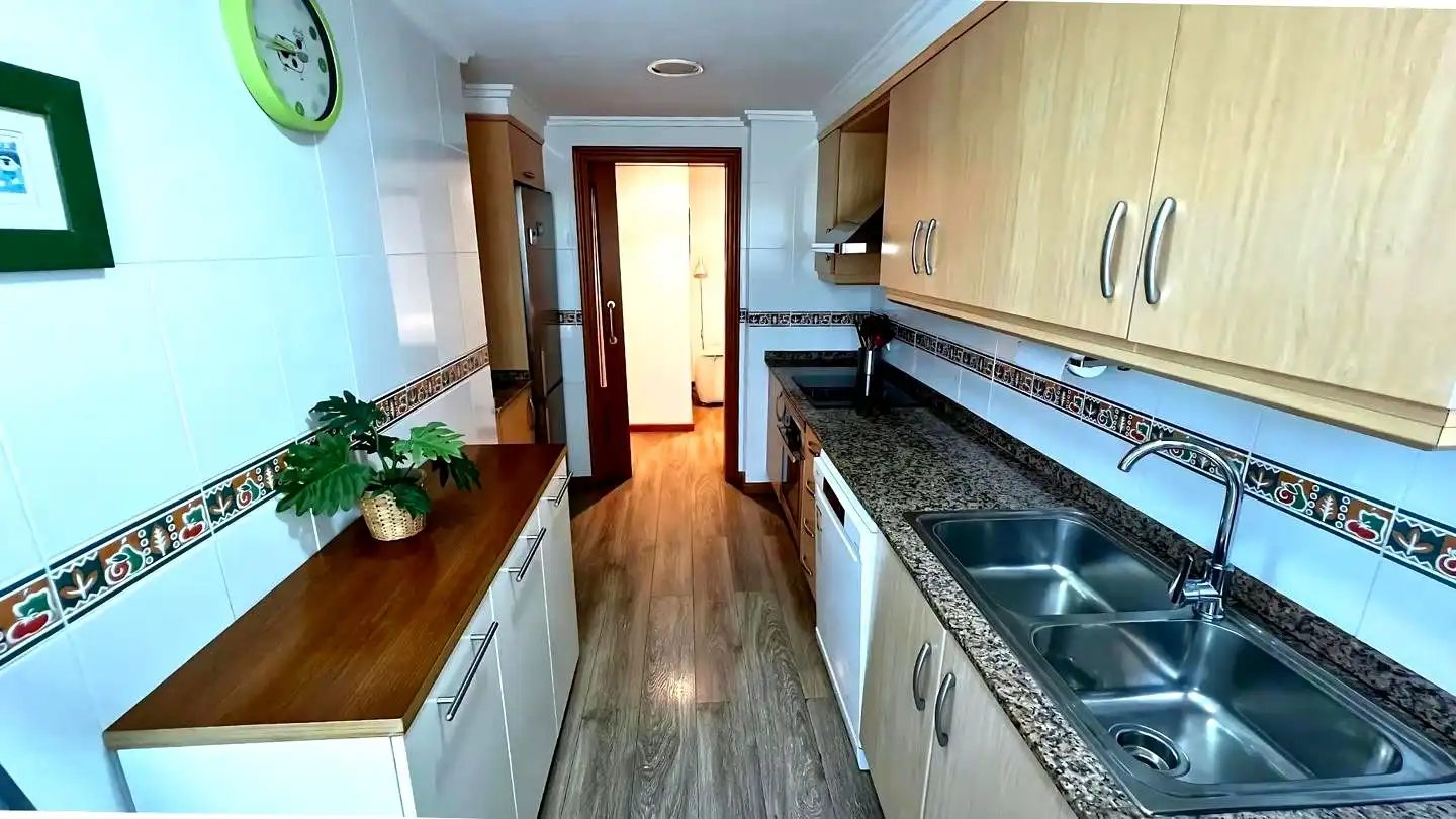 Cuina de Apartament de lloguer en Valencia amb Aire condicionat, Moblat i Balcó