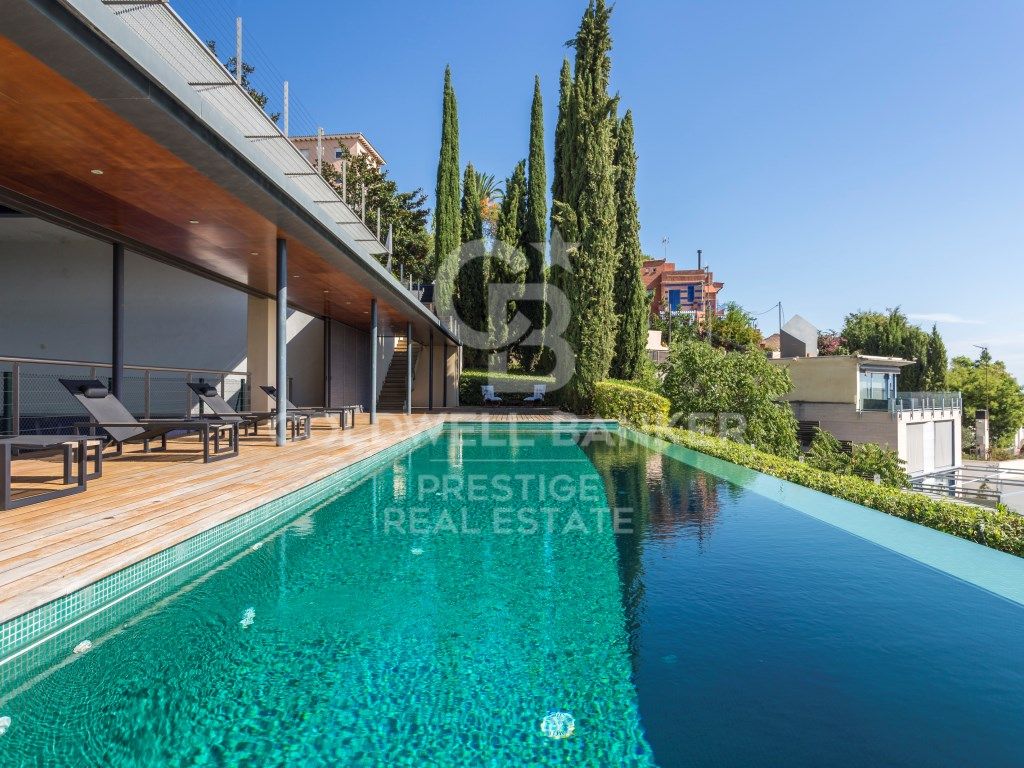 Vista exterior de Casa o chalet en venta en  Barcelona Capital con Terraza y Piscina