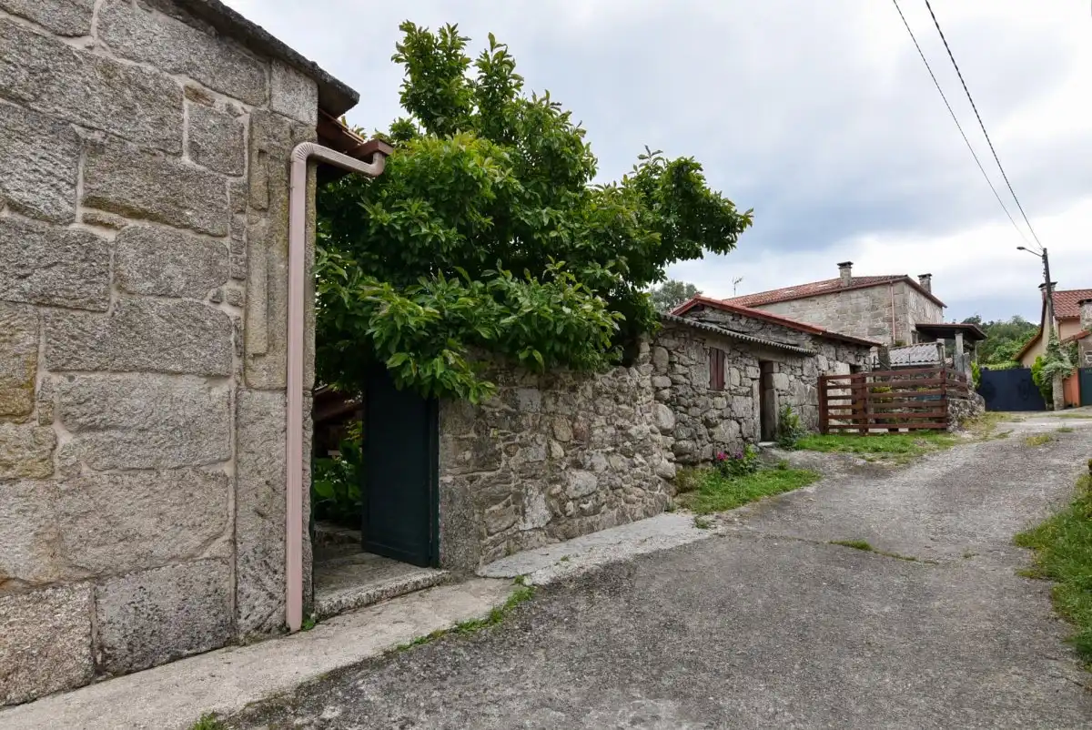 Vista exterior de Casa o xalet en venda en Mondariz amb Jardí privat, Terrassa i Traster