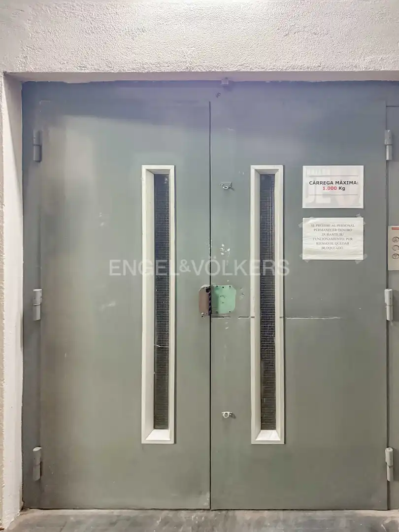 Nave industrial con ascensor en venta en Eixample, imagen 16