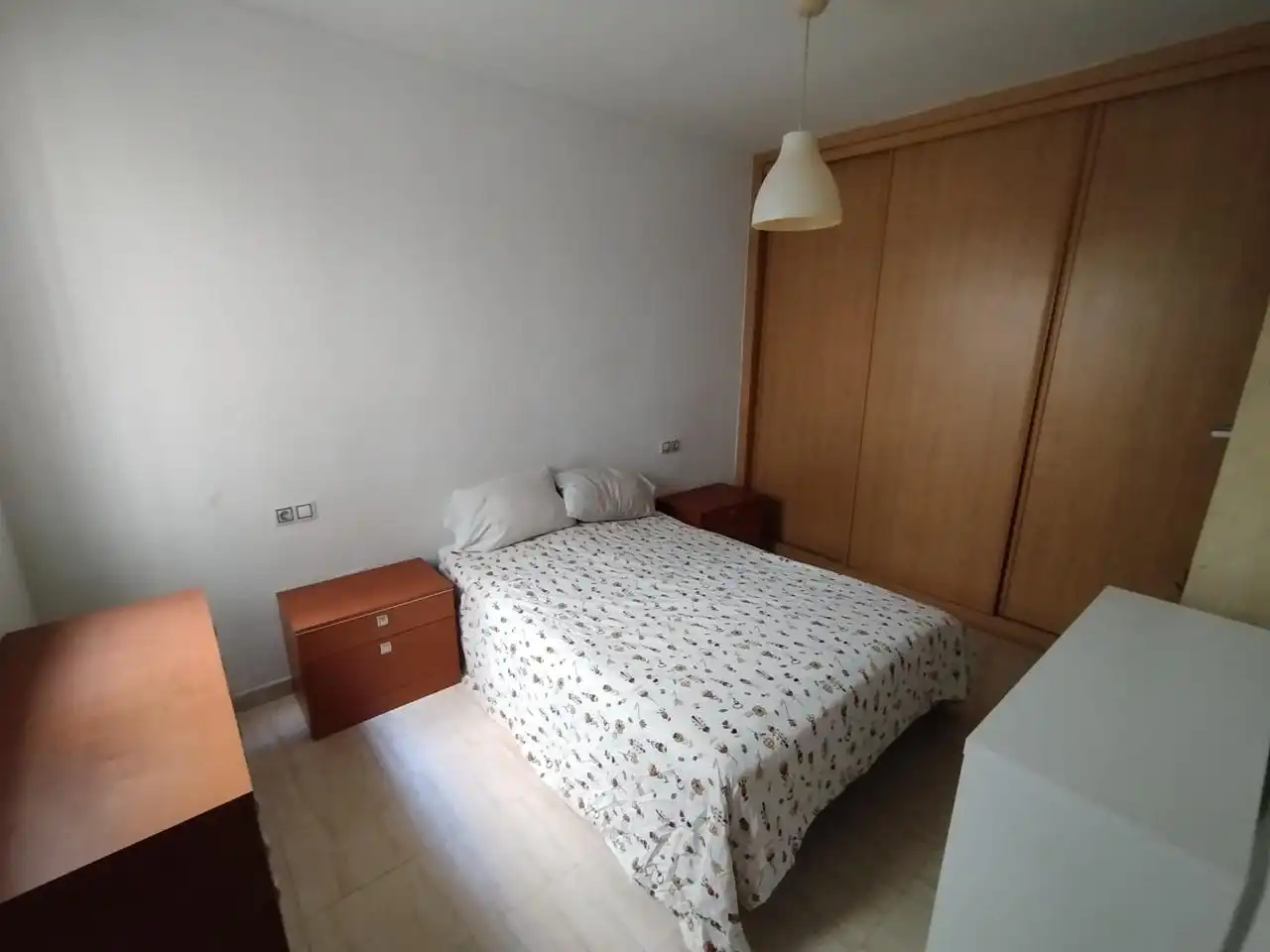 Schlafzimmer von Erdgeschoss zur Miete in Centro
