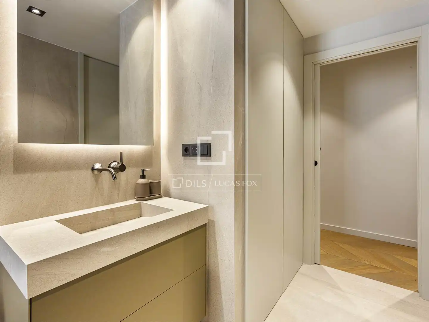 Bathroom of Flat for sale in Barcelona  with Air Conditioner, Heating and Parquet flooring