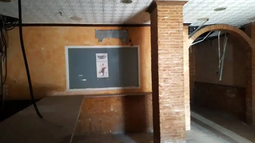Locale commerciale in vendita a Pedanías Este